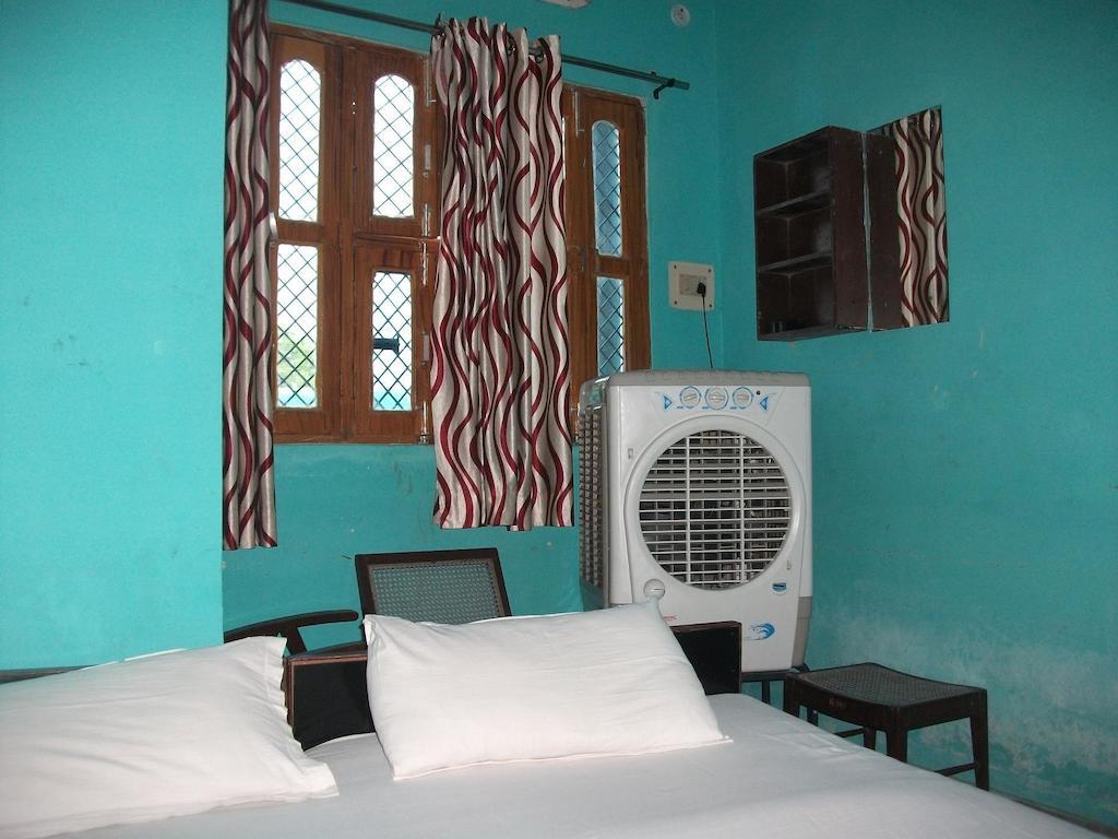 Hare Rama Hare Krishna Guest House Varanasi Habitación foto